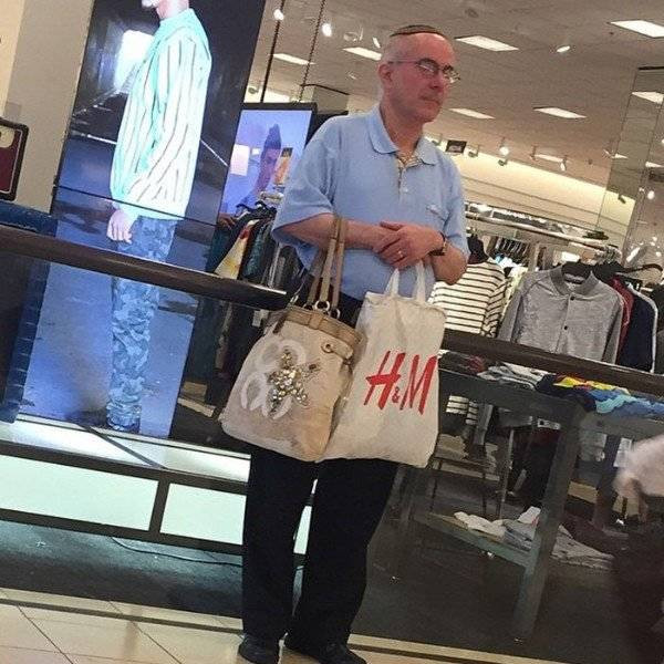 Men On Women's Shopping (20 pics)