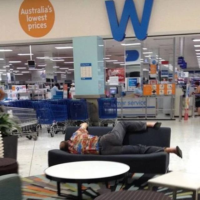 Men On Women's Shopping (20 pics)