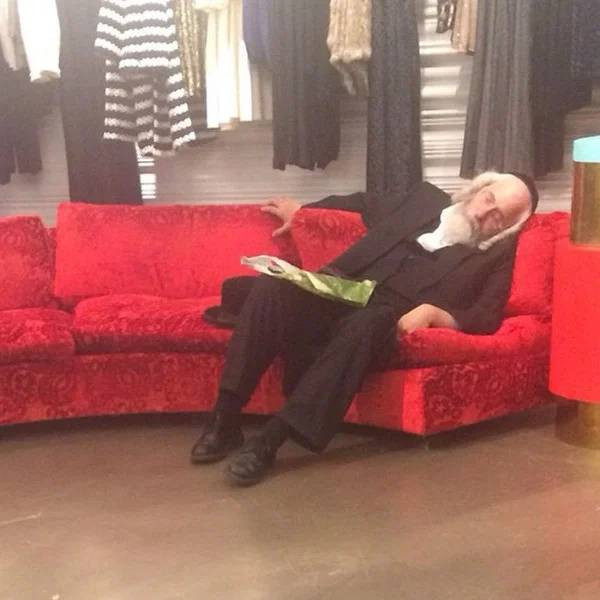 Men On Women's Shopping (20 pics)