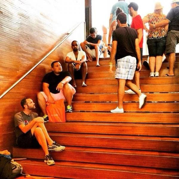 Men On Women's Shopping (20 pics)