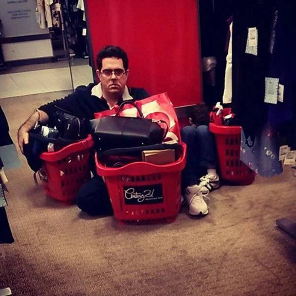 Men On Women's Shopping (20 pics)
