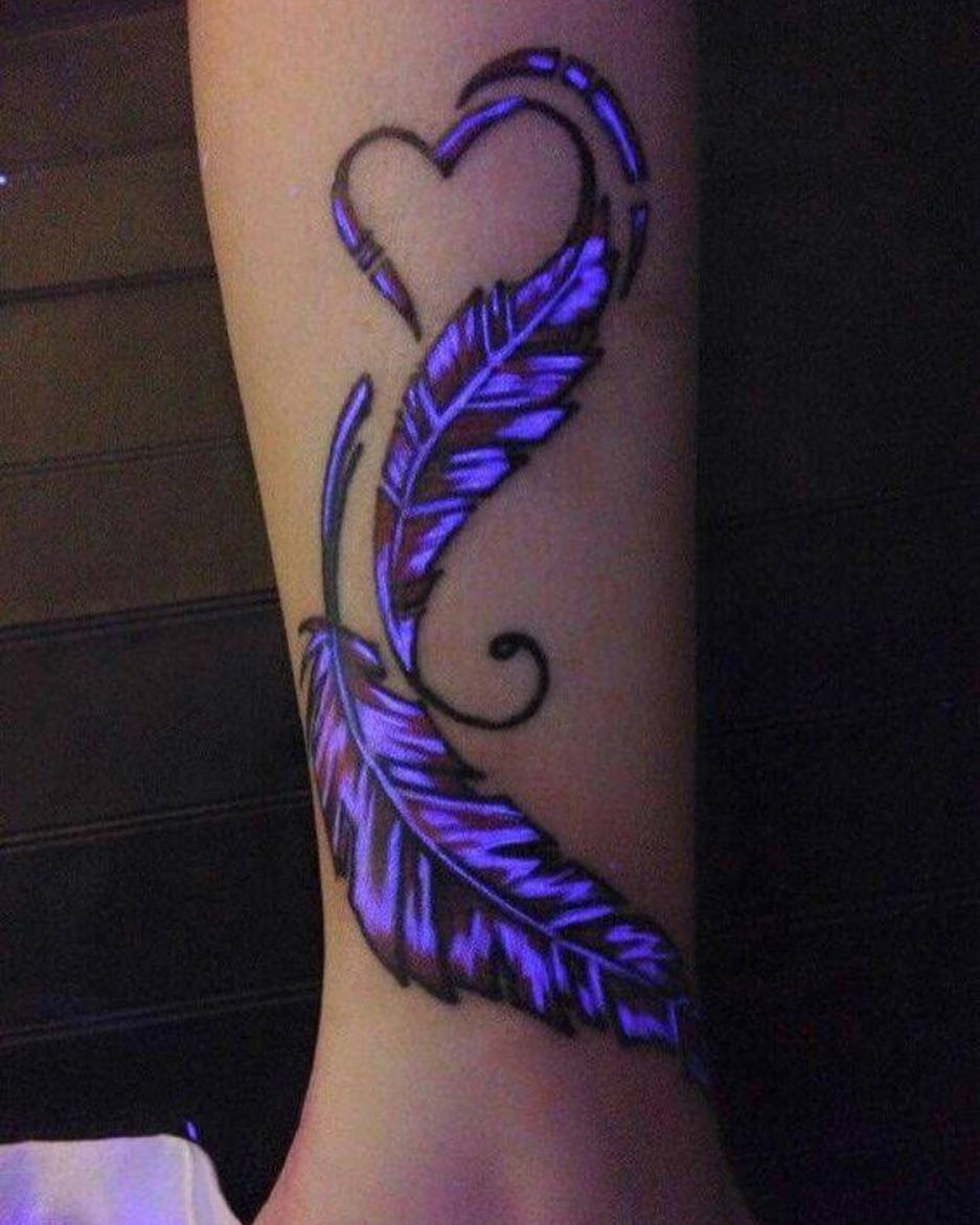 Cool Glowing Tattoos (18 pics)