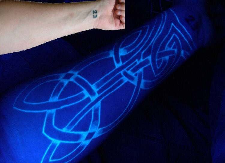 Cool Glowing Tattoos (18 pics)