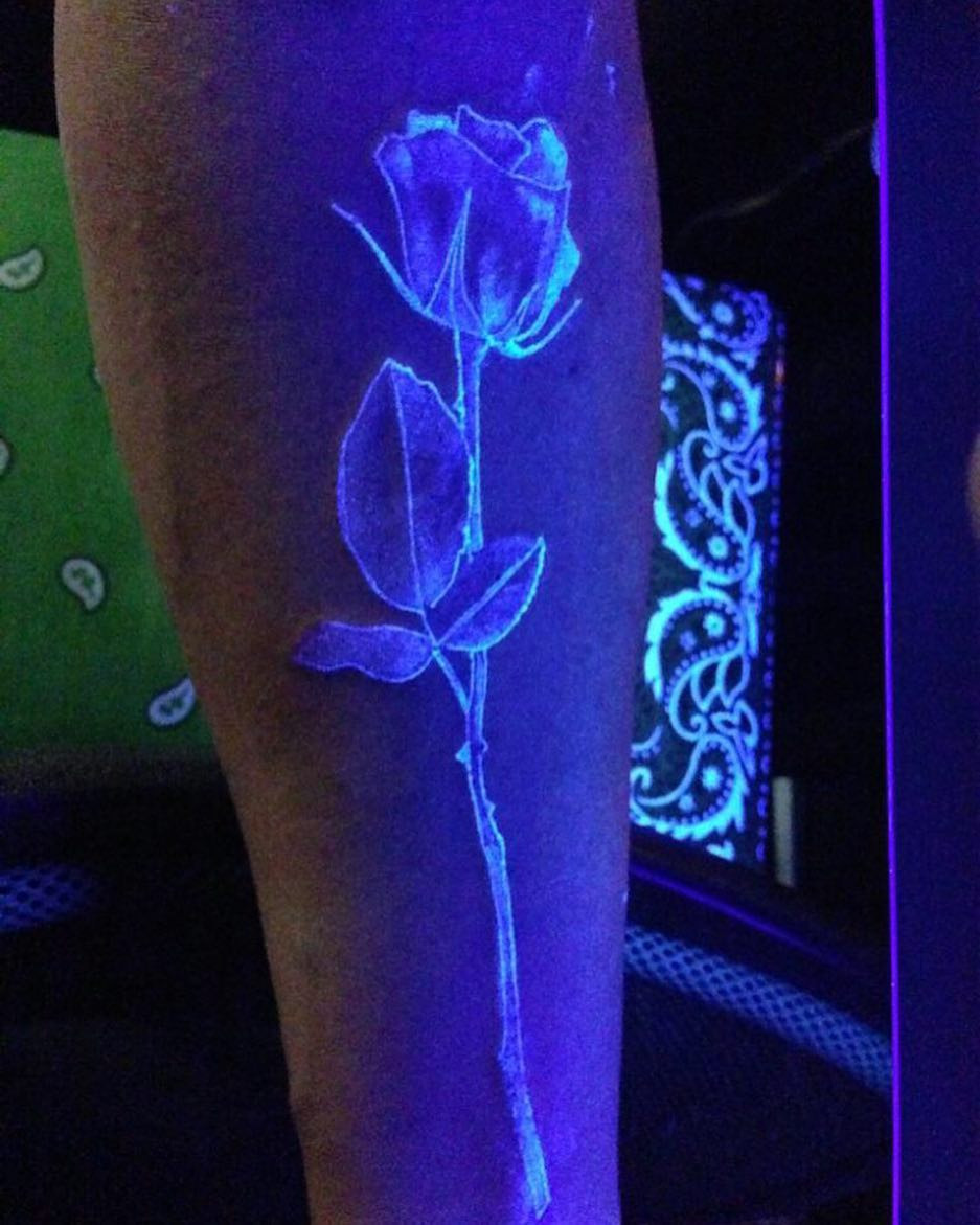 Cool Glowing Tattoos (18 pics)