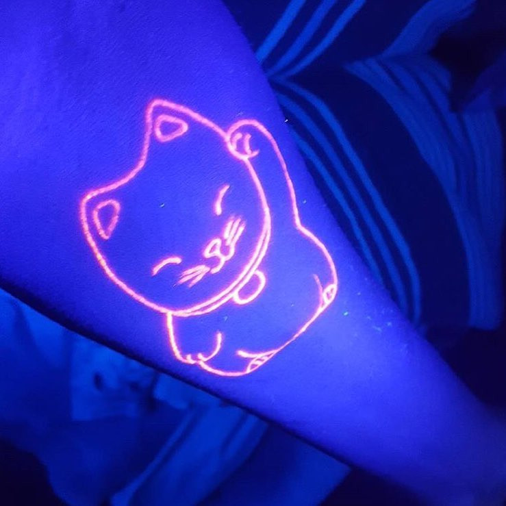 Cool Glowing Tattoos (18 pics)