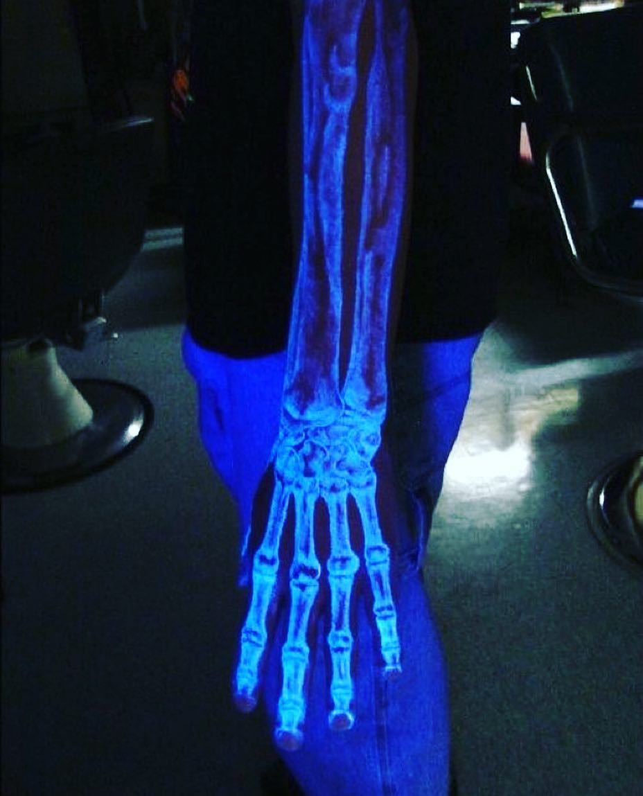 Cool Glowing Tattoos (18 pics)