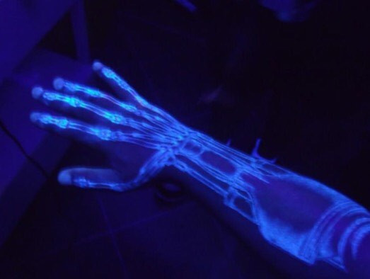 Cool Glowing Tattoos (18 pics)
