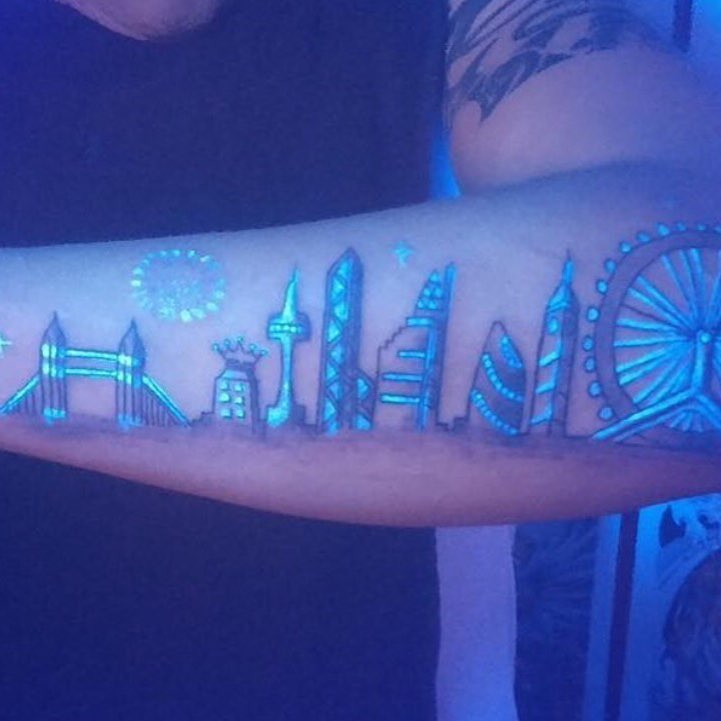 Cool Glowing Tattoos (18 pics)
