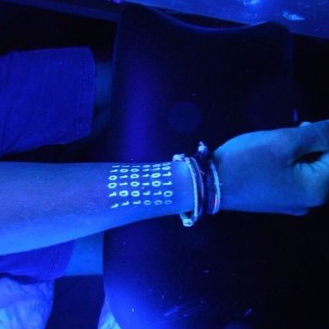 Cool Glowing Tattoos (18 pics)
