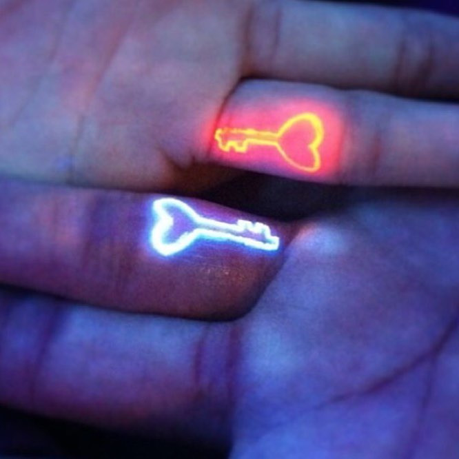Cool Glowing Tattoos (18 pics)