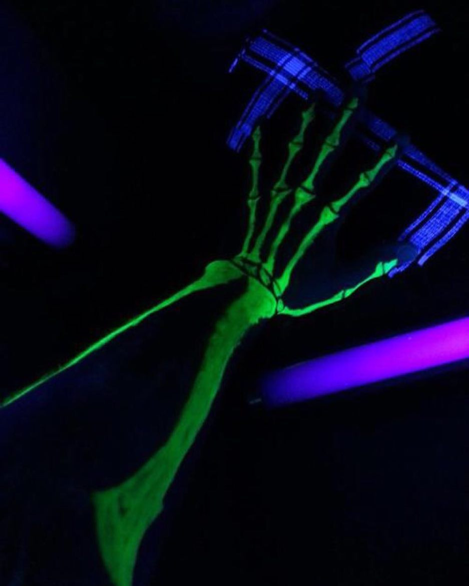 Cool Glowing Tattoos (18 pics)