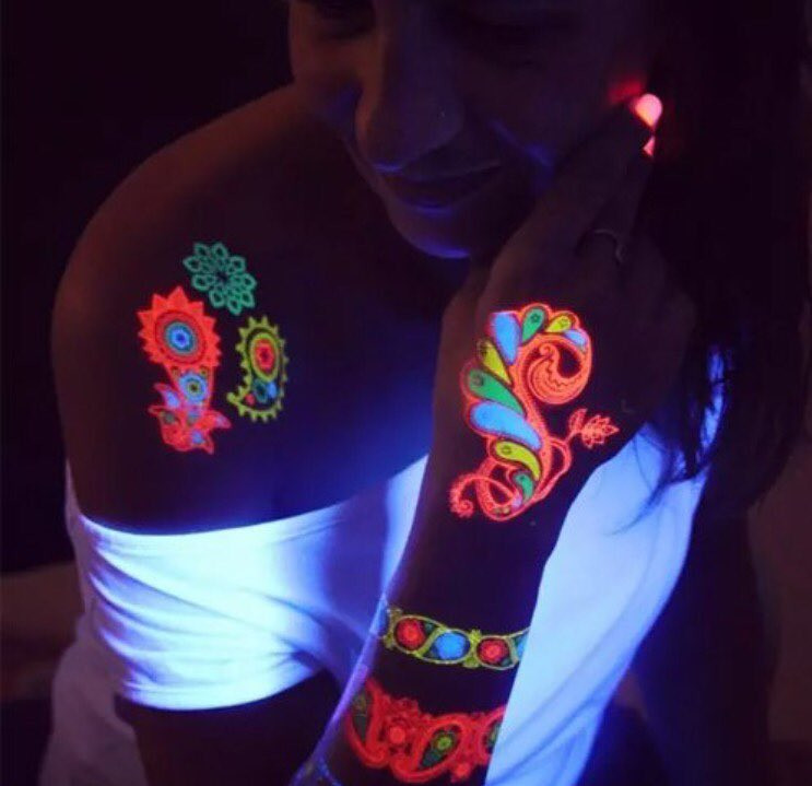 Cool Glowing Tattoos (18 pics)