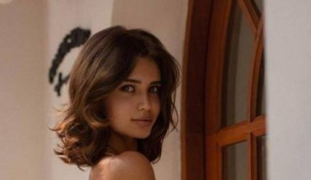 Girls In Dresses (34 pics)