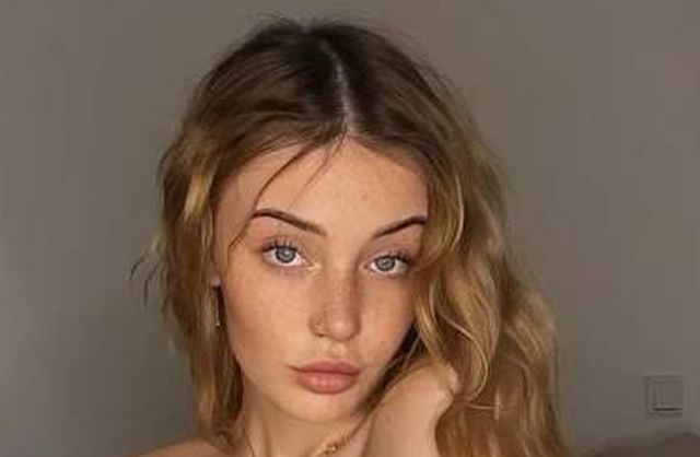 Braless Girls (42 pics)