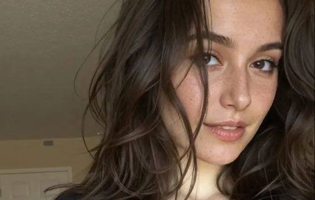 Busty Girls (40 pics)