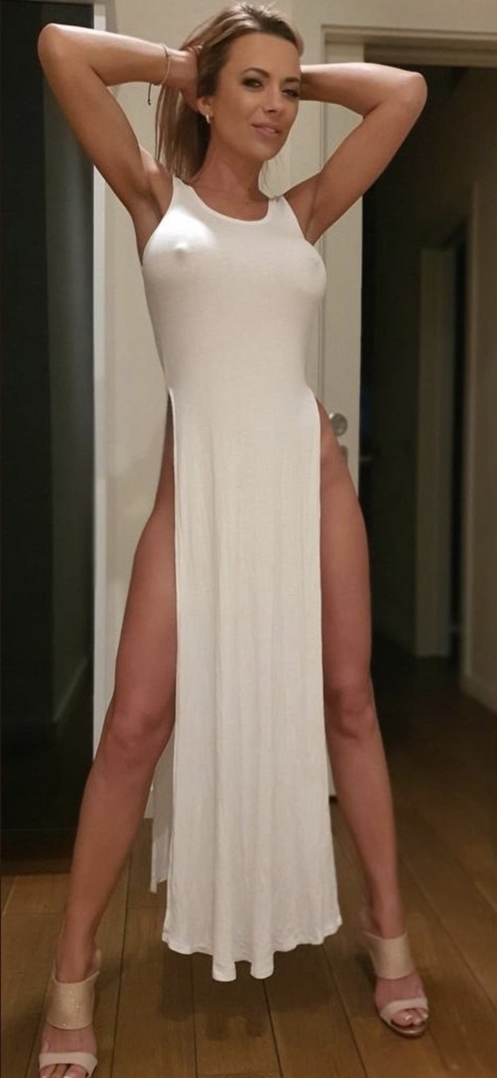 Braless Girls (20 pics)