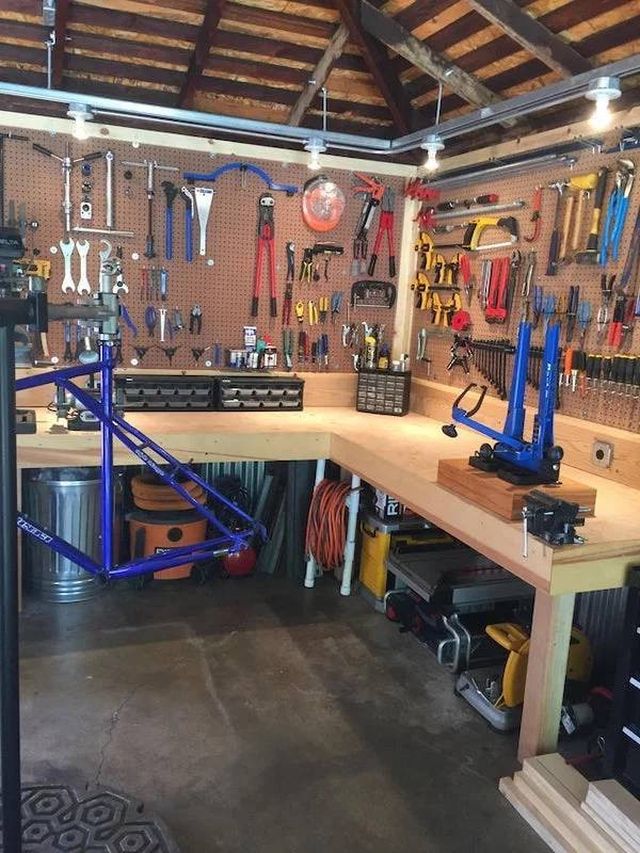 Cool Men's Garages (17 pics)