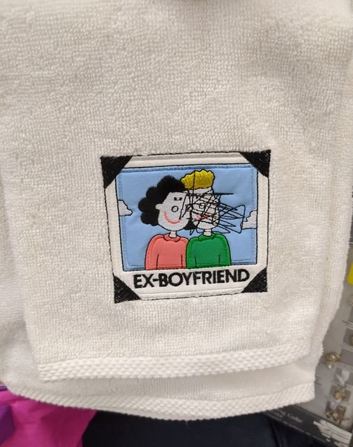 Really Weird Things From Thrift Shops (18 pics)