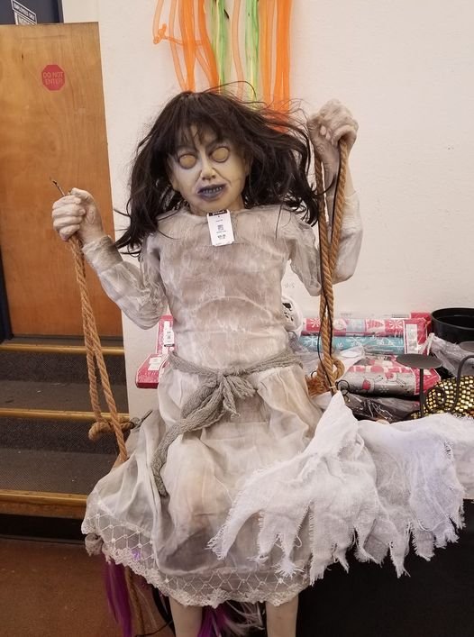 Really Weird Things From Thrift Shops (18 pics)