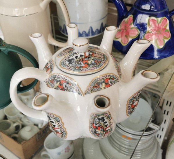 Really Weird Things From Thrift Shops (18 pics)