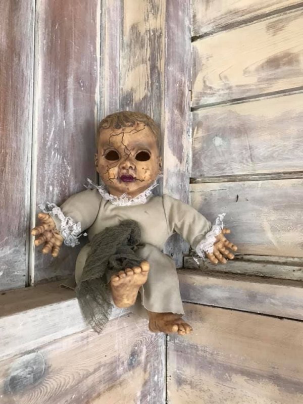 Really Weird Things From Thrift Shops (18 pics)