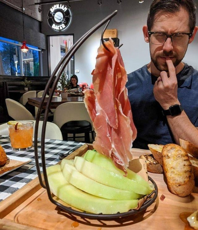 Weird Food Serving (18 pics)