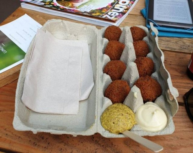Weird Food Serving (18 pics)