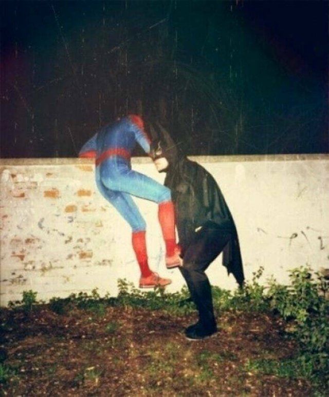 What Is Going On Here? (24 pics)