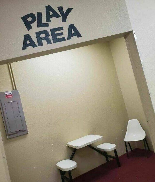 What Is Going On Here? (27 pics)