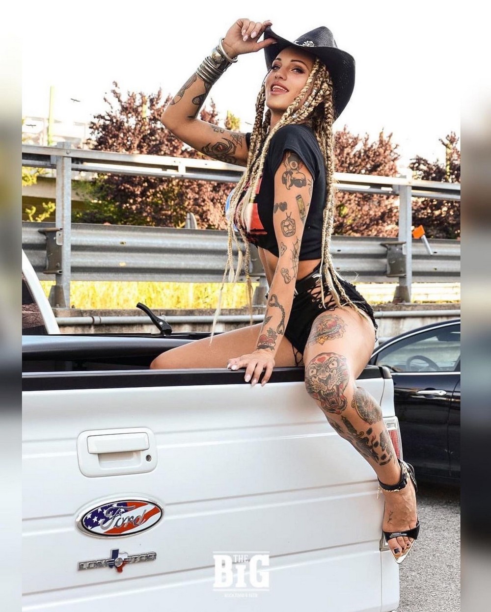 Tattooed Girls (20 pics)
