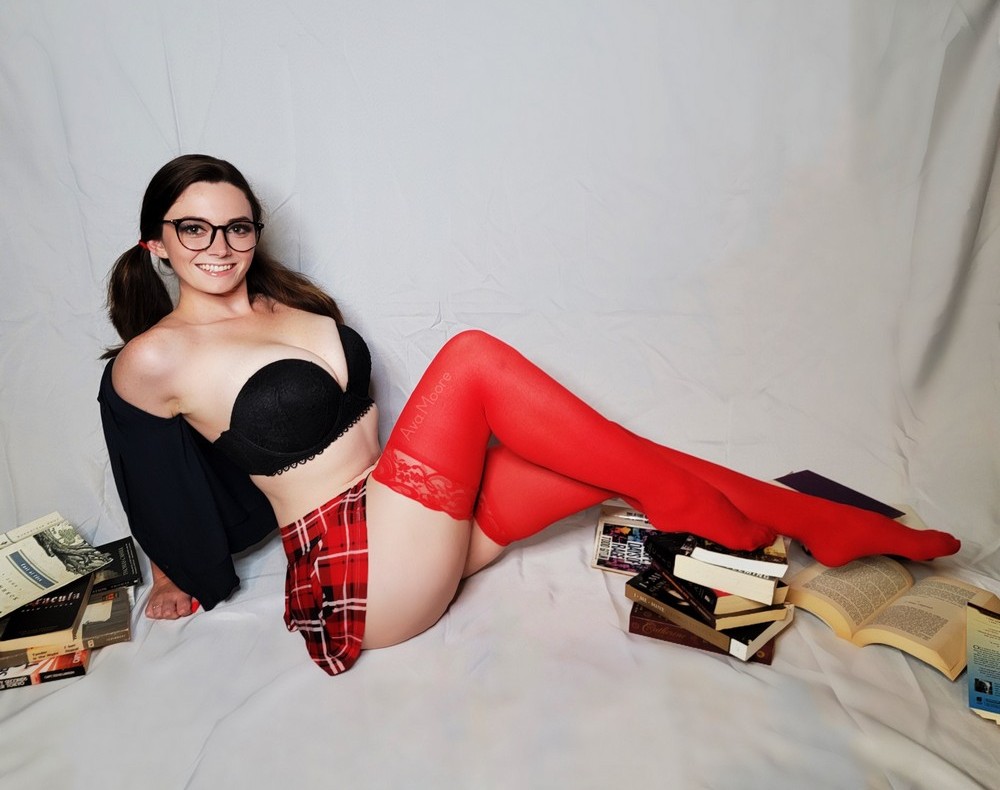 Girls In Glasses (20 pics)