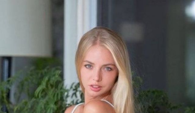 Cute Blondes (51 pics)