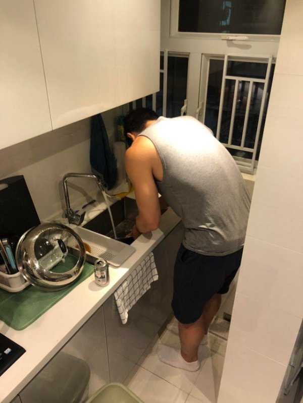 Problems Of Tall People (14 pics)