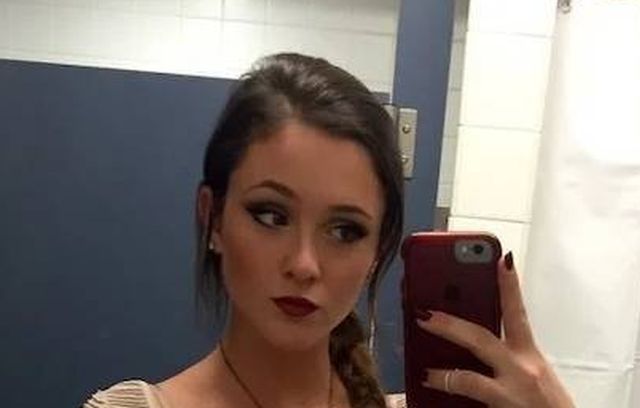 Selfie Girls (40 pics)