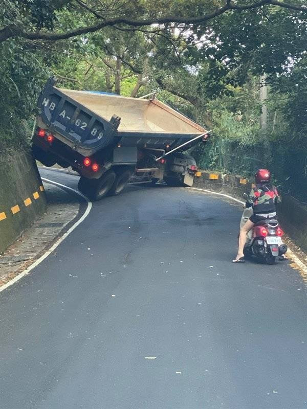 Very Bad Drivers (23 pics)