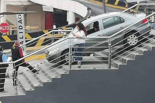 Very Bad Drivers (23 pics)