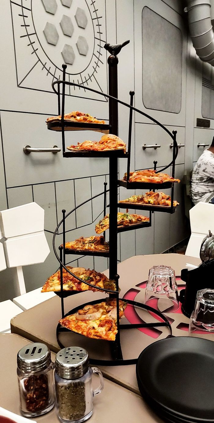 Crazy Food Serving (21 pics)