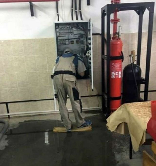 They Don't Care About Safety (16 pics)
