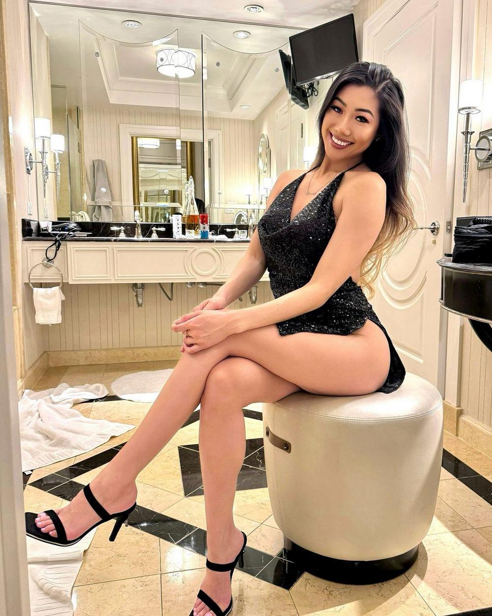 Asian Girls (20 pics)