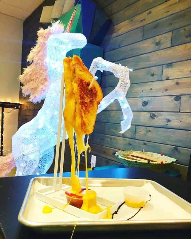 Crazy Food Serving (20 pics)
