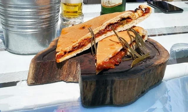 Crazy Food Serving (20 pics)