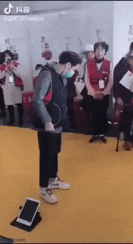 Acid GIFs, April 3 (25 gifs) Acid GIFs, April 3 (25 gifs)