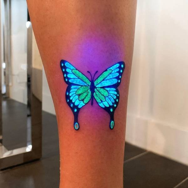 Unusual Glowing Tattoos (20 pics)