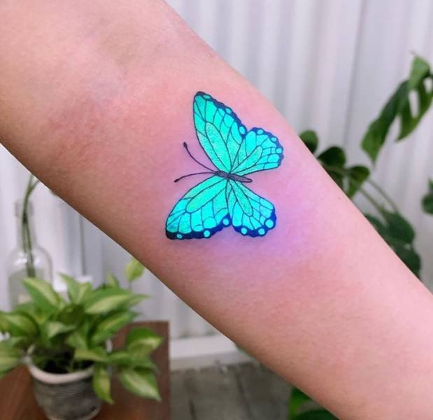Unusual Glowing Tattoos (20 pics)