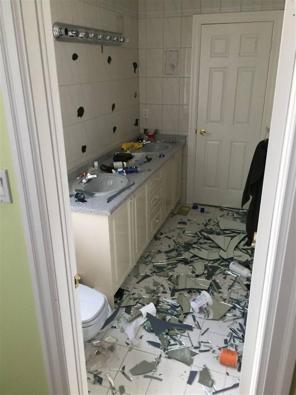 Bad Days Happen (23 pics)