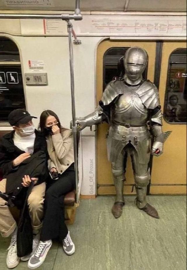 Strange People In The Subway (18 pics)