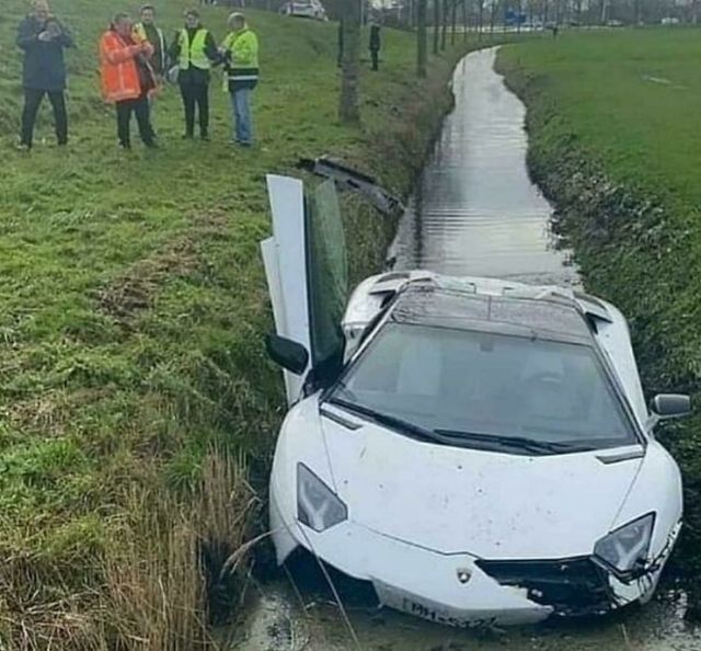 Bad Drivers (23 pics)