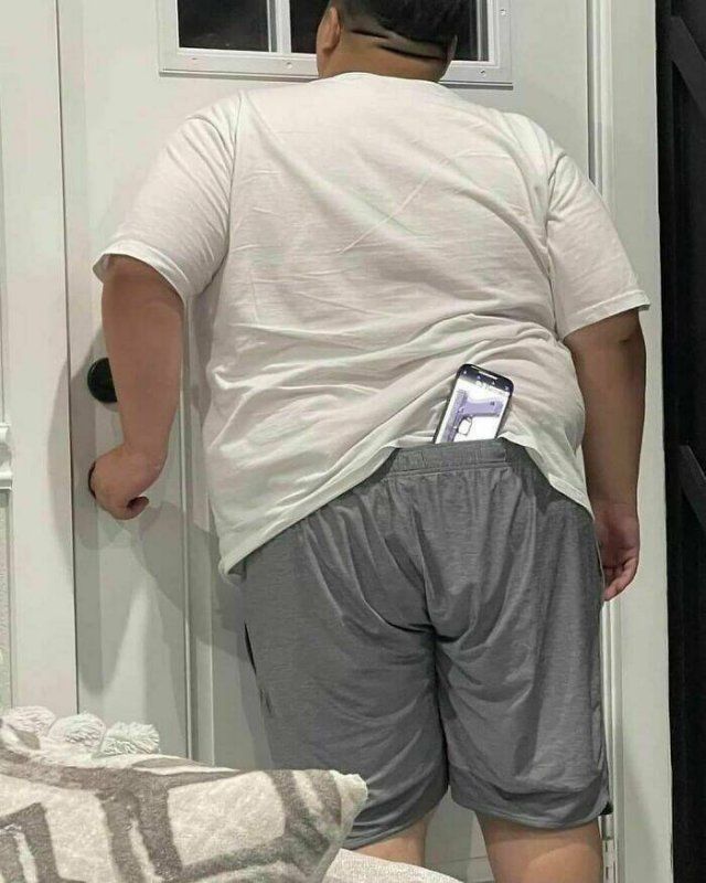 What Is Going On Here? (23 pics)