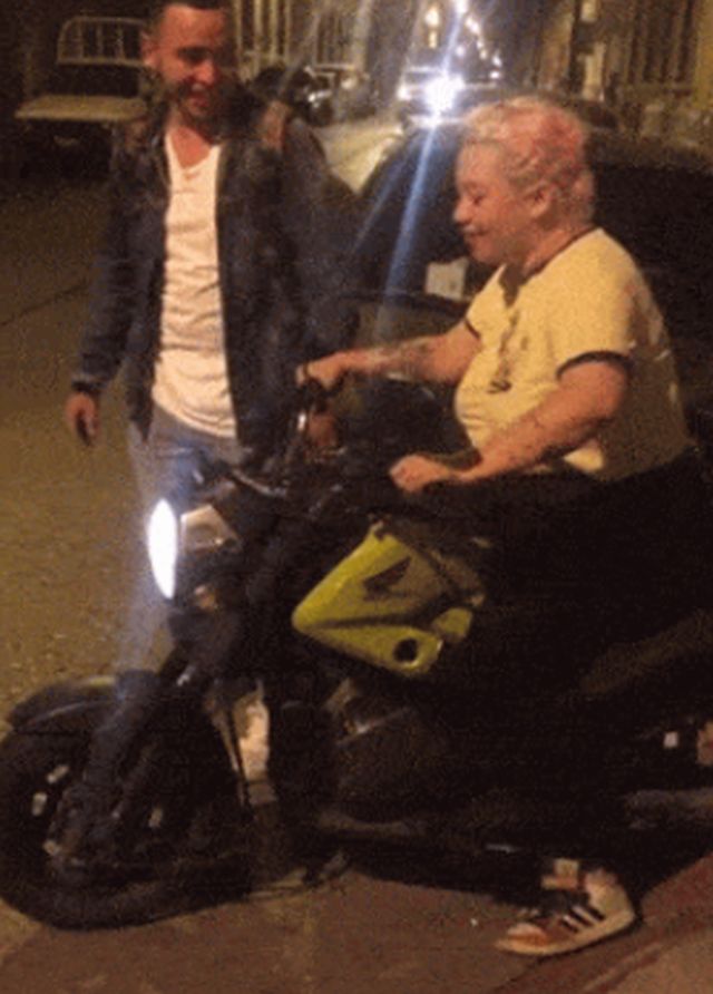 Acid GIFs, April 22 (25 gifs)