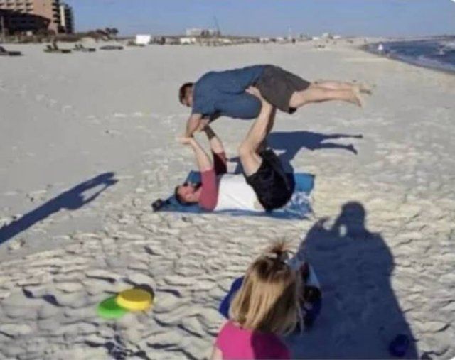 What Is Going On Here? (13 pics)
